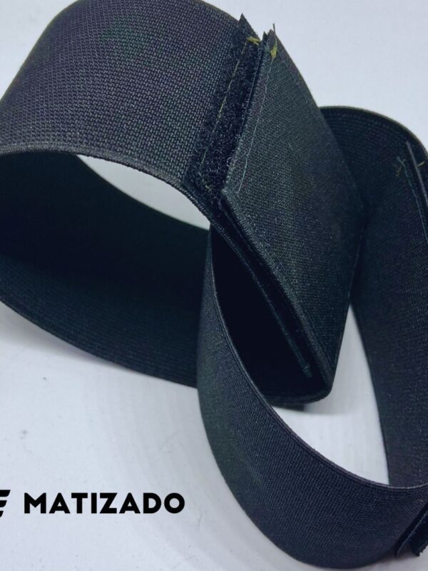 Descubre nuestras Perneras Elásticas, la solución perfecta para mantener tus pantalones ajustados dentro de las botas. Confort y funcionalidad en un solo accesorio. ¡Ponte en marcha con comodidad y estilo!